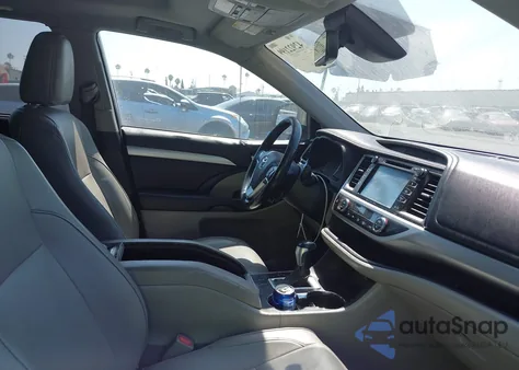 2017 Toyota Highlander Xle z USA, uszkodzony, nr VIN 5TDKZRFH3HS514241